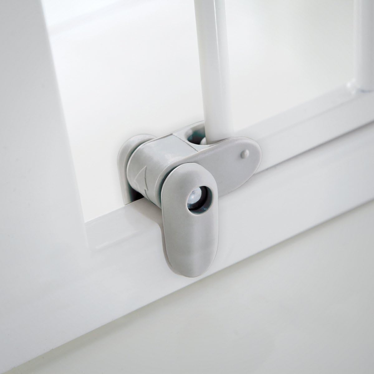 Lindam Sure Shut Axis Pressure Fit Safety Gate 82 - 89 cm