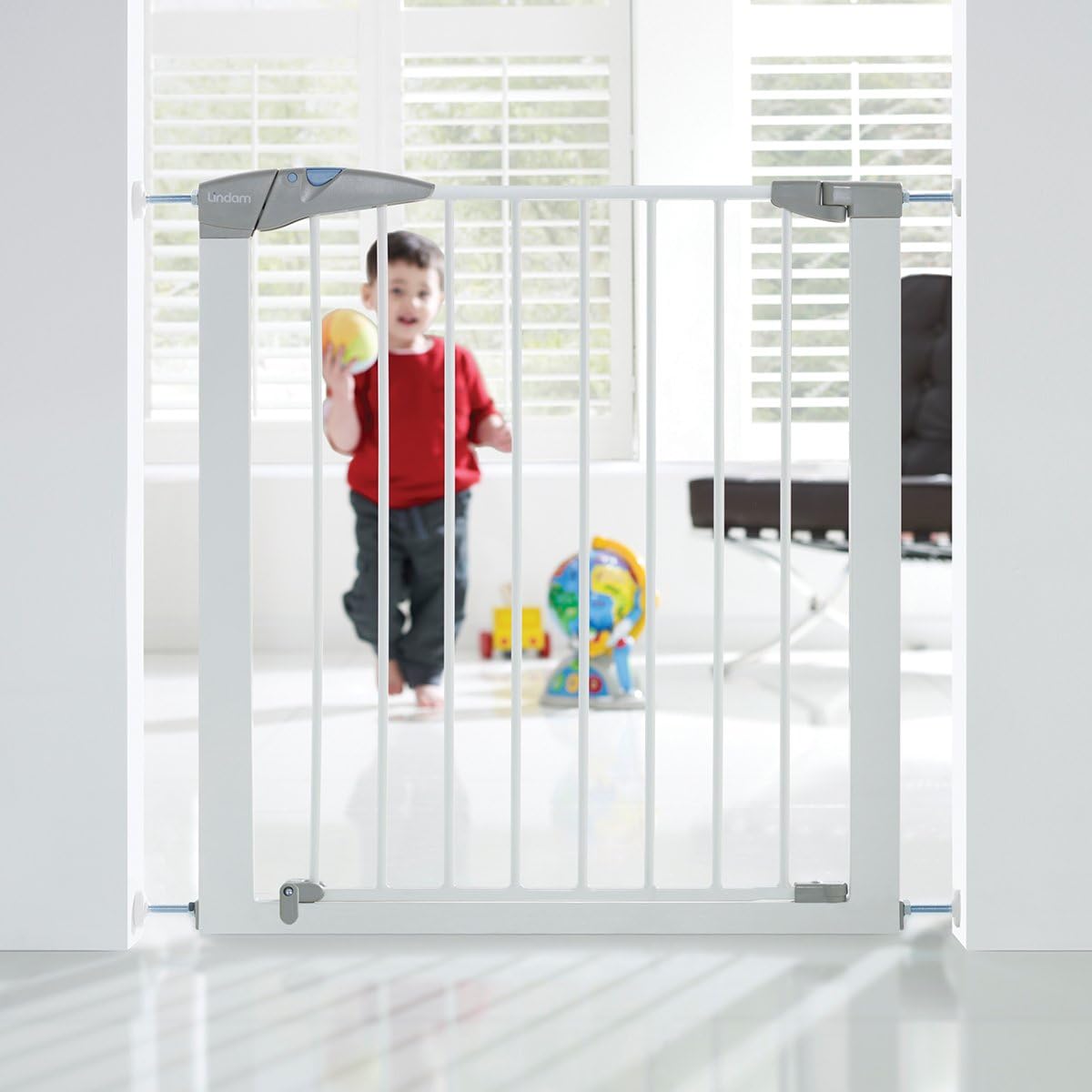 Lindam Sure Shut Axis Pressure Fit Safety Gate 82 - 89 cm